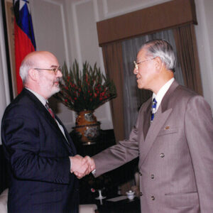 李總統於總統府接見英國金融時報亞洲版總編輯Peter Montagnon-李登輝總統活動照片-MOFA109179CF-2020-12-PH00169-027