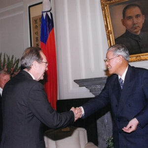 李總統於總統府接見美國美中關係全國委員會訪華團婓瑞博士等人-李登輝總統活動照片-MOFA109179CF-2020-12-PH00169-033