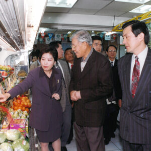 李總統參觀台北市大安區農會賣場-李登輝總統活動照片-MOFA109179CF-2020-12-PH00169-036