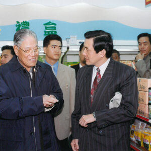 李總統參觀台北市大安區農會賣場-李登輝總統活動照片-MOFA109179CF-2020-12-PH00169-040