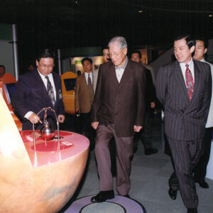 李總統參觀台北市立天文科學教育園區-李登輝總統活動照片-MOFA109179CF-2020-12-PH00169-041