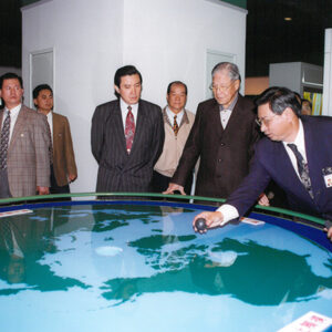 李總統參觀台北市立天文科學教育園區-李登輝總統活動照片-MOFA109179CF-2020-12-PH00169-042