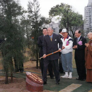 李總統蒞臨大安森林公園參加植樹節暨紀念國父折世七十四週年植樹活動-李登輝總統活動照片-MOFA109179CF-2020-12-PH00169-046
