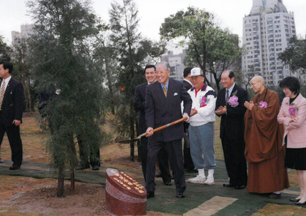 李總統蒞臨大安森林公園參加植樹節暨紀念國父折世七十四週年植樹活動-李登輝總統活動照片-MOFA109179CF-2020-12-PH00169-046