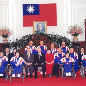 李總統於總統府接見參加第七屆遠東暨南太平洋地區殘障運動會代表團鄭正雄等人-李登輝總統活動照片-MOFA109179CF-2020-12-PH00169-055
