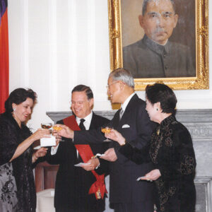 李總統於總統府贈勳哥斯大黎加總統羅德里格斯-李登輝總統活動照片-MOFA109179CF-2020-12-PH00169-069