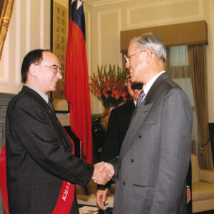 李登輝總統於總統府接見十大傑出平安貢獻獎得獎人潘爾溫神父等人-李登輝總統活動照片-MOFA109179CF-2020-12-PH00169-113