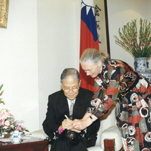 李總統登輝先生於總統府接見國際知名保育學者珍.吉德博士-李總統照片冊-MOFA109179CF-2020-12-PH00171-002