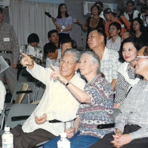 李總統登輝先生蒞臨墾丁國家公園資源展示館與珍.古德博士討論展示主題(右一為新聞局局長李大維先生，左一為立法委員趙永清先生)-李總統照片冊-MOFA109179CF-2020-12-PH00171-004