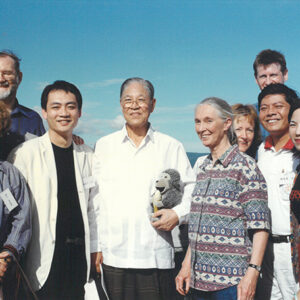 李總統登輝先生與珍.古德博士、立法委員趙永清(右三)等人參觀屏東貓鼻頭公園-李總統照片冊-MOFA109179CF-2020-12-PH00171-008