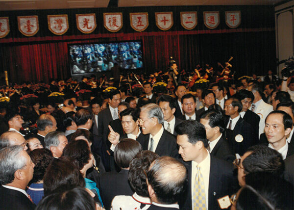 李總統登輝先生蒞臨南投中興新村，參加台灣光復五十二周年慶祝酒會-李總統照片冊-MOFA109179CF-2020-12-PH00171-038