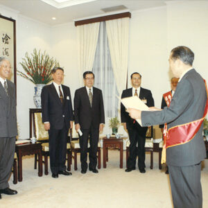 李總統登輝先生於總統府接見第十九屆模範榮民代表潘毅風等人-李總統照片冊-MOFA109179CF-2020-12-PH00171-043