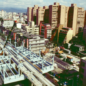 捷運-台北市容 商業大樓、房地產、市容。 街頭、人群。 交通建設(捷運、北二高)。-MOFA109179CF-2020-12-SL00033-025