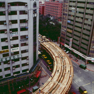 捷運-台北市容 商業大樓、房地產、市容。 街頭、人群。 交通建設(捷運、北二高)。-MOFA109179CF-2020-12-SL00033-026