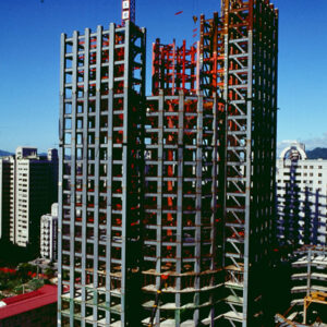 建築-台北市容 商業大樓、房地產、市容。 街頭、人群。 交通建設(捷運、北二高)。-MOFA109179CF-2020-12-SL00033-055