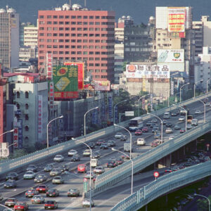 -台北市容 商業大樓、房地產、市容。 街頭、人群。 交通建設(捷運、北二高)。-MOFA109179CF-2020-12-SL00033-086