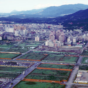 -台北市容 商業大樓、房地產、市容。 街頭、人群。 交通建設(捷運、北二高)。-MOFA109179CF-2020-12-SL00033-146