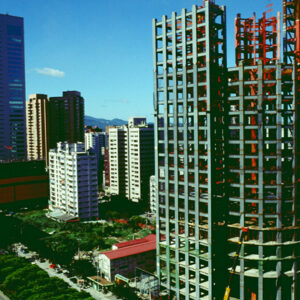 建築敦化南路-台北市容 商業大樓、房地產、市容。 街頭、人群。 交通建設(捷運、北二高)。-MOFA109179CF-2020-12-SL00033-152