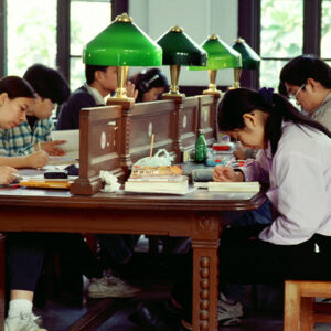 台大圖書館學生看書-教育-MOFA109179CF-2020-12-SL00034-007