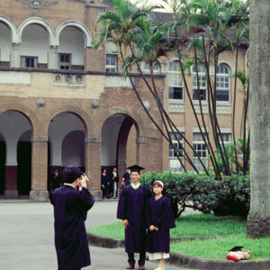 台大學生畢業合照-教育-MOFA109179CF-2020-12-SL00034-033