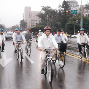 陳水扁總統由官邸騎單車至總統府上班-陳水扁總統活動照片-MOFA109179CF-2020-12-PH00026-002