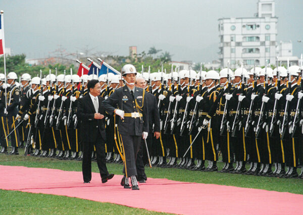 陳水扁總統於宜蘭以軍禮歡迎多明尼加總統梅西亞-陳水扁總統活動照片-MOFA109179CF-2020-12-PH00027-012