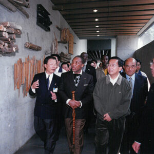陳水扁總統陪同賴比瑞亞總統泰勒參訪台北縣鶯歌博物館-陳水扁總統活動照片-MOFA109179CF-2020-12-PH00027-048