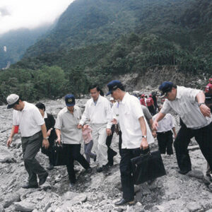 陳水扁總統於花蓮縣視察鳳林鎮水源地災情-陳水扁總統活動照片-MOFA109179CF-2020-12-PH00028-029