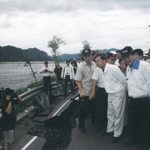 陳水扁總統於南投縣巡視台16線路基沖毀-陳水扁總統活動照片-MOFA109179CF-2020-12-PH00028-030