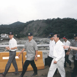 陳水扁總統赴南投縣巡視鹿谷鄉初橋土石流清理情形-陳水扁總統活動照片-MOFA109179CF-2020-12-PH00028-031