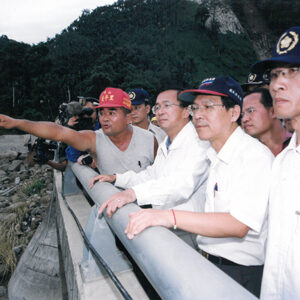 陳水扁總統赴南投縣巡視鹿谷鄉初橋土石流清理情形-陳水扁總統活動照片-MOFA109179CF-2020-12-PH00028-032