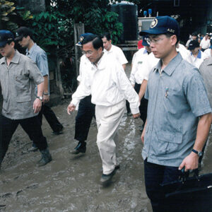 陳水扁總統赴台中縣視察霧峰鄉四德路災區-陳水扁總統活動照片-MOFA109179CF-2020-12-PH00028-034