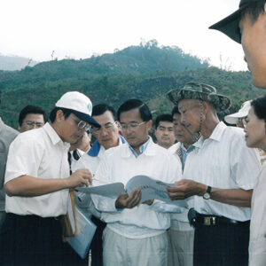 陳水扁總統於雲林縣勘察竹篙水土石流坑底土石流堰塞湖-陳水扁總統活動照片-MOFA109179CF-2020-12-PH00028-036