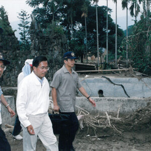 陳水扁總統於南投縣水里鎮視察玉峰村受損道路及民房-陳水扁總統活動照片-MOFA109179CF-2020-12-PH00028-037