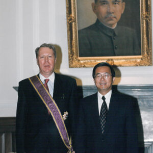 陳水扁總統於總統府贈勳美國在台協會薄處長瑞光-陳水扁總統活動照片-MOFA109179CF-2020-12-PH00028-079
