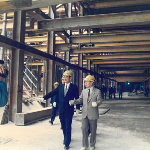 行政院連副院長(於交通部長任內)視察鐵路地下化工程(76年元月20日)-政績資料冊-MOFA109179CF-2020-12-PH00049-020