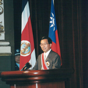 陳水扁總統於哥斯大黎加接受哥國總統羅德里格斯(Rodriguez)贈勳-陳水扁總統「民主外交、友誼之旅」活動照片-MOFA109179CF-2020-12-PH00052-012