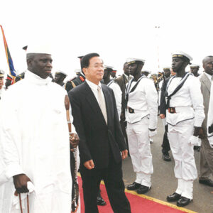 陳水扁總統抵達甘比亞甘京班竹機場並接受軍禮歡迎儀式-陳水扁總統「民主外交、友誼之旅」活動照片-MOFA109179CF-2020-12-PH00052-052