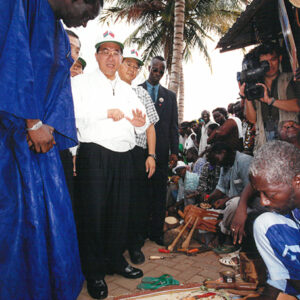 陳水扁總統參觀甘比亞手工藝市場-陳水扁總統「民主外交、友誼之旅」活動照片-MOFA109179CF-2020-12-PH00052-087