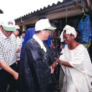 陳水扁總統參觀甘比亞手工藝市場-陳水扁總統「民主外交、友誼之旅」活動照片-MOFA109179CF-2020-12-PH00052-089