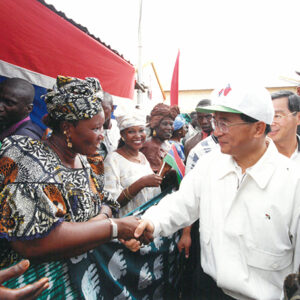 陳水扁總統參觀甘比亞手工藝市場-陳水扁總統「民主外交、友誼之旅」活動照片-MOFA109179CF-2020-12-PH00052-091