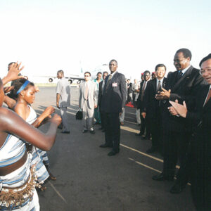 陳水扁總統抵達布吉納法索的布京瓦加杜古國際機場並接受軍禮歡迎-陳水扁總統「民主外交、友誼之旅」活動照片-MOFA109179CF-2020-12-PH00052-101