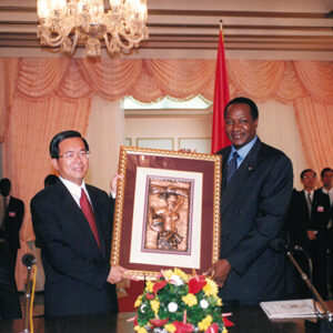 陳水扁總統與布吉納法索(Blaise CMPAORE)簽署聯合公報與該國總統龔保雷合影-陳水扁總統「民主外交、友誼之旅」活動照片-MOFA109179CF-2020-12-PH00053-071