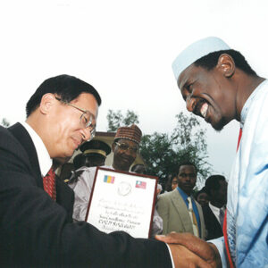 陳水扁總統於查德的恩加美納市前拱門剪綵-陳水扁總統「民主外交、友誼之旅」活動照片-MOFA109179CF-2020-12-PH00053-090