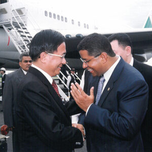 陳水扁總統於薩爾瓦多機場接受薩國軍禮歡迎-陳水扁總統「民主外交、友誼之旅」活動照片-MOFA109179CF-2020-12-PH00054-027