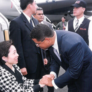 陳水扁總統伉儷於薩爾瓦多機場接受薩國總統佛洛瑞斯以軍禮歡迎-陳水扁總統「民主外交、友誼之旅」活動照片-MOFA109179CF-2020-12-PH00054-028