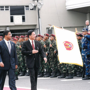 陳水扁總統伉儷於薩爾瓦多機場接受薩國總統佛洛瑞斯以軍禮歡迎-陳水扁總統「民主外交、友誼之旅」活動照片-MOFA109179CF-2020-12-PH00054-033