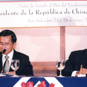 陳水扁總統於薩爾瓦多訪問時與薩國總統佛洛瑞斯簽署中薩兩國聯合公報-陳水扁總統「民主外交、友誼之旅」活動照片-MOFA109179CF-2020-12-PH00054-065