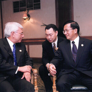 陳水扁總統於薩爾瓦多與參加中美洲高峰會議之各國元首寒暄(圖中為陳總統與貝里斯總理穆沙)-陳水扁總統「民主外交、友誼之旅」活動照片-MOFA109179CF-2020-12-PH00054-080