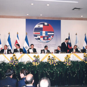 陳水扁總統於薩爾瓦多與高峰八國元首共同簽署聯合公保報-陳水扁總統「民主外交、友誼之旅」活動照片-MOFA109179CF-2020-12-PH00054-088